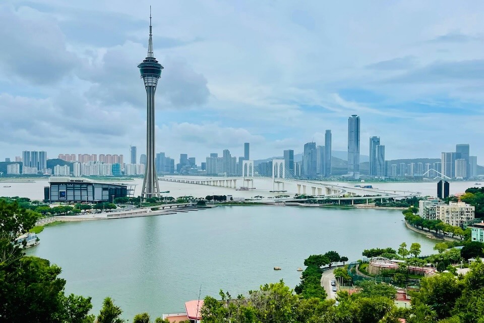マカオタワーと香港・珠海・マカオ大橋 (港珠澳大橋) 