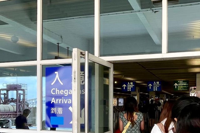 マカオ入国審査場入口